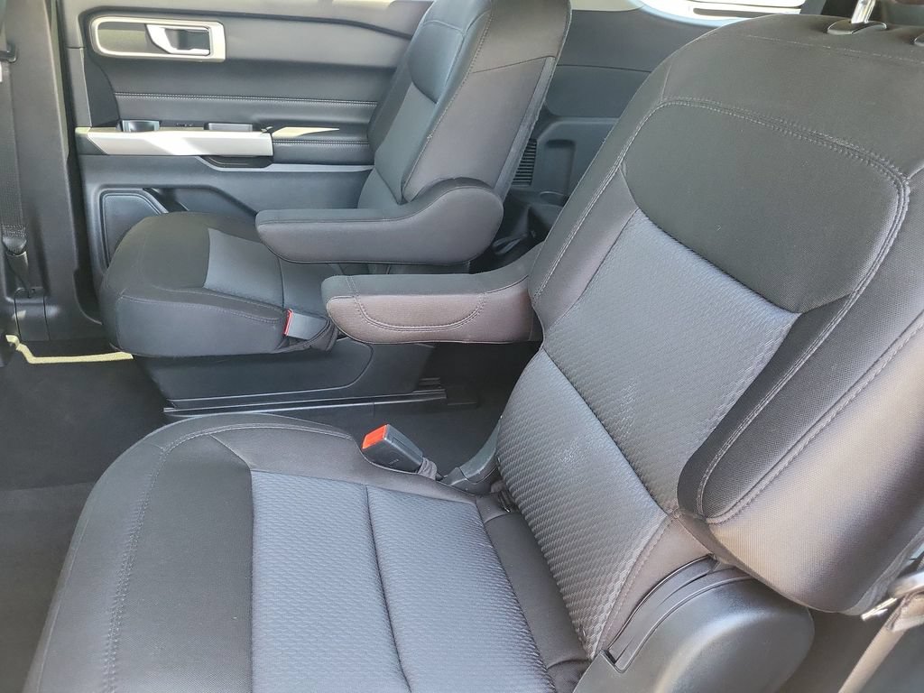 Used 2023 Ford Explorer XLT AWD/4WD image 15