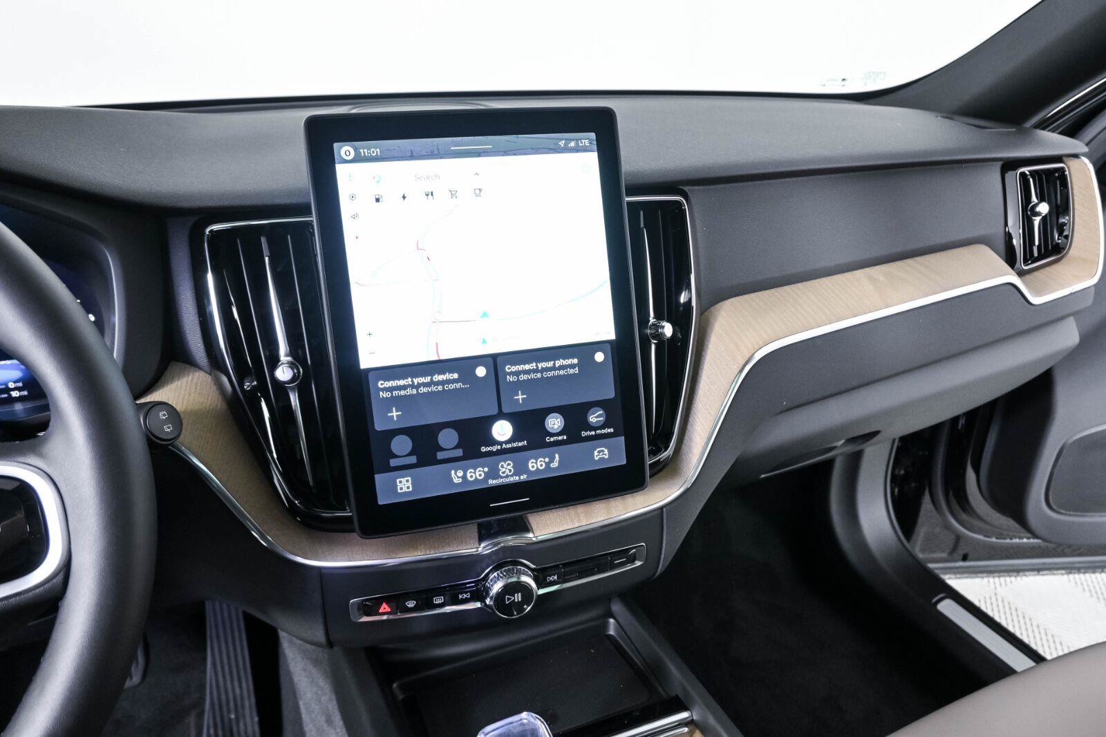 New 2026 Volvo XC60 T8 Plus w/ Protection Package Premier AWD/4WD image 13