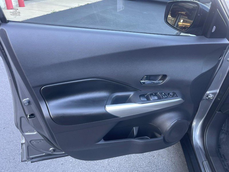 Used 2019 Nissan Kicks SR w/ SR Premium Package FWD image 18