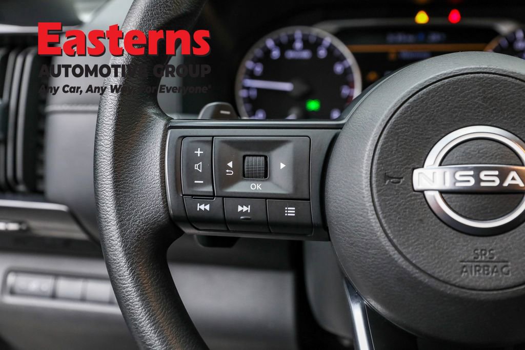 Used 2024 Nissan Pathfinder S image 15