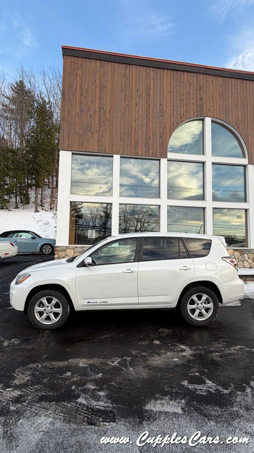 Used 2014 Toyota RAV4 EV image 27