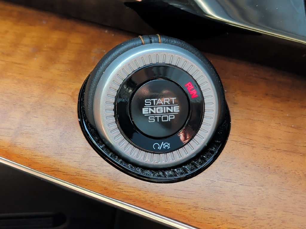 Used 2024 Jeep Grand Wagoneer L Series III AWD/4WD image 26