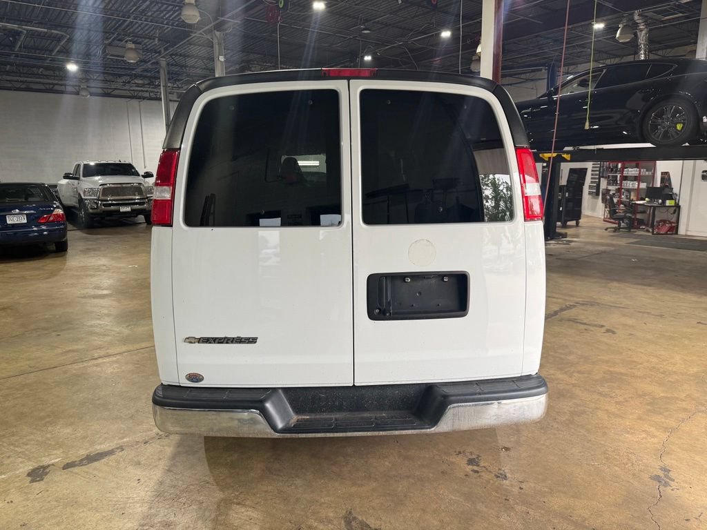 Used 2019 Chevrolet Express 3500 LT w/ LT Preferred Equipment Group RWD image 3