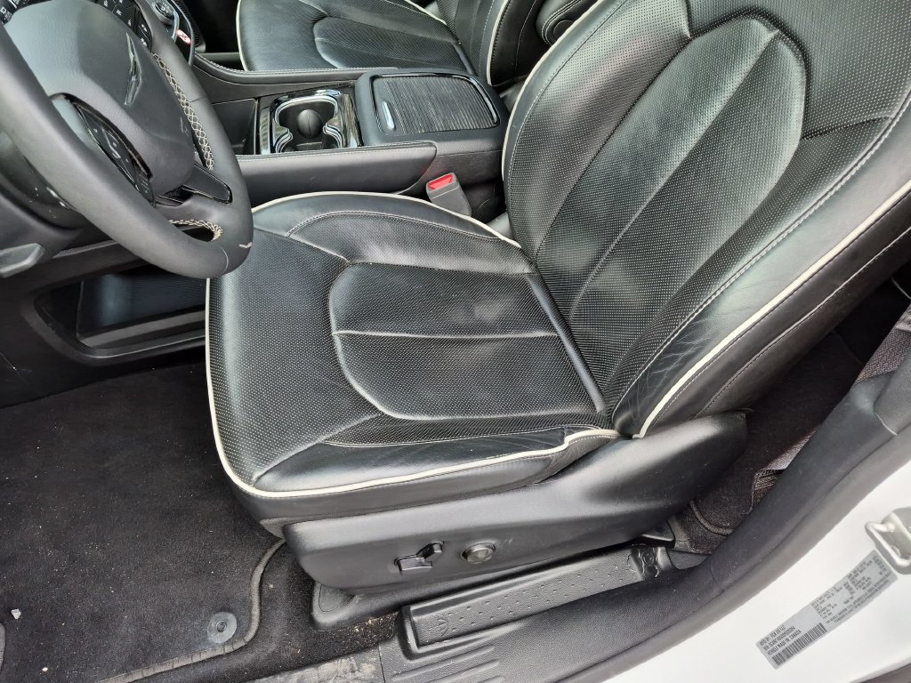 Used 2025 Chrysler Pacifica Limited FWD image 23