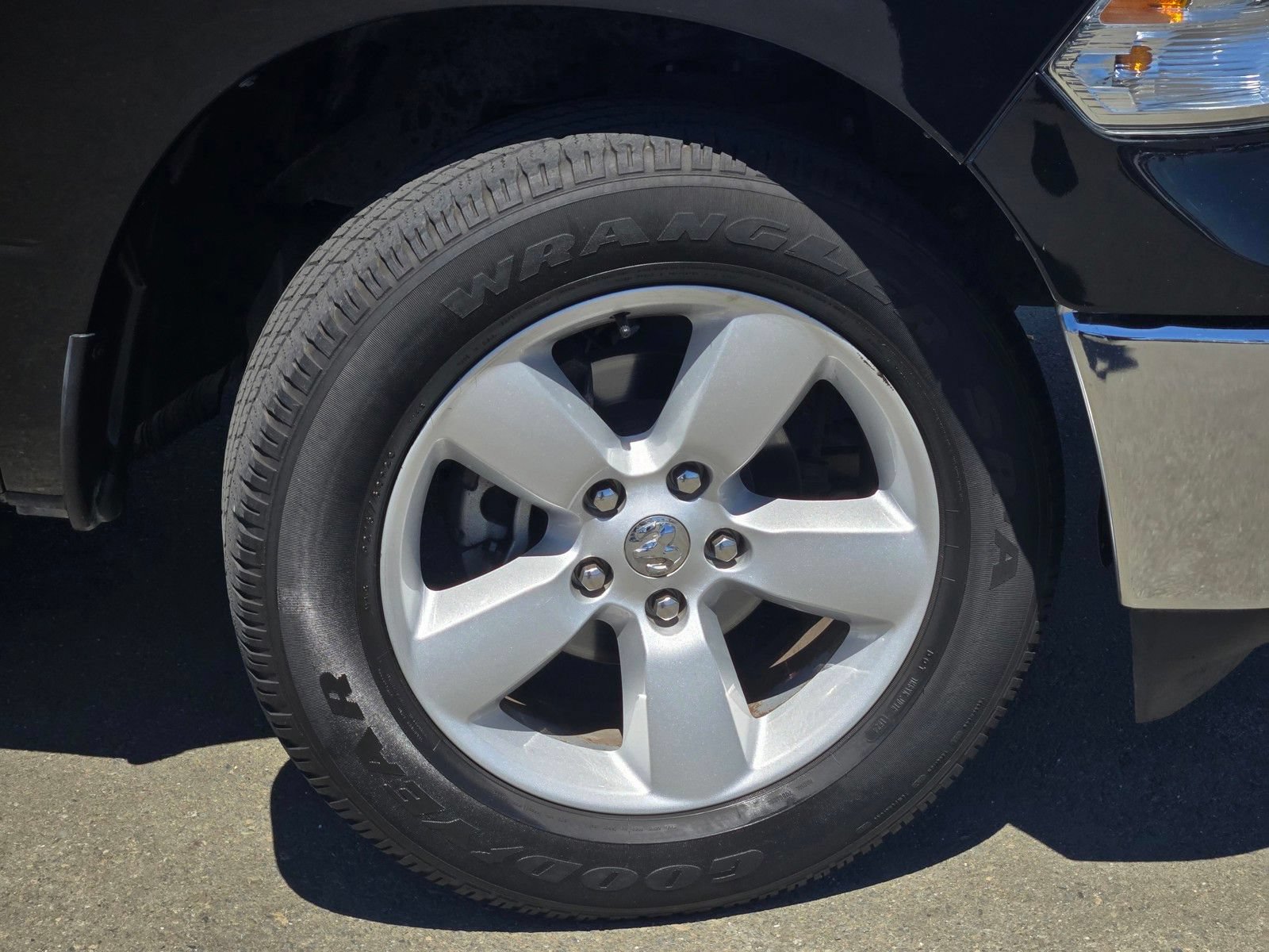 Used 2024 RAM 1500 Classic SLT AWD/4WD image 9