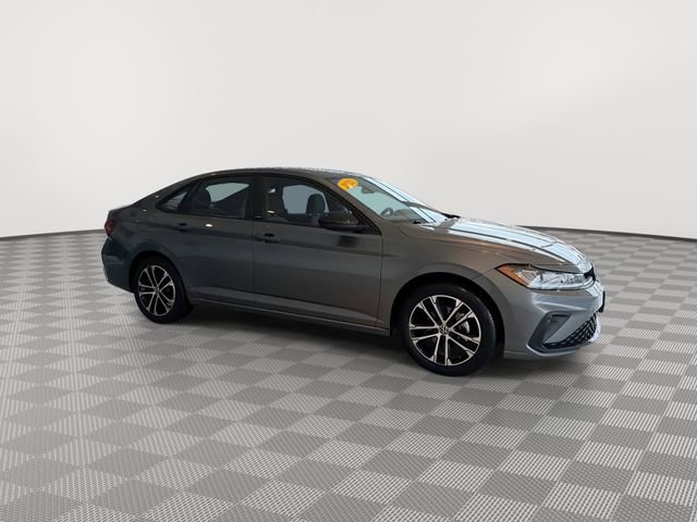 Used 2025 Volkswagen Jetta Sport image 13