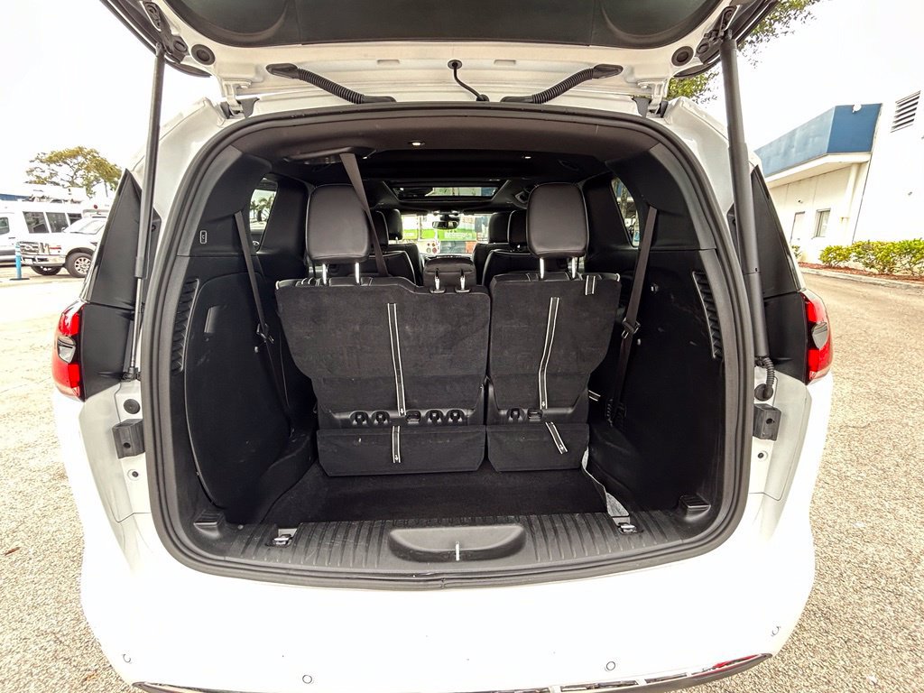 Used 2026 Chrysler Pacifica Limited FWD image 33