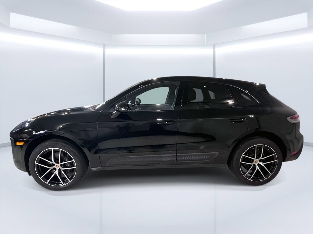 Certified 2023 Porsche Macan AWD/4WD image 2