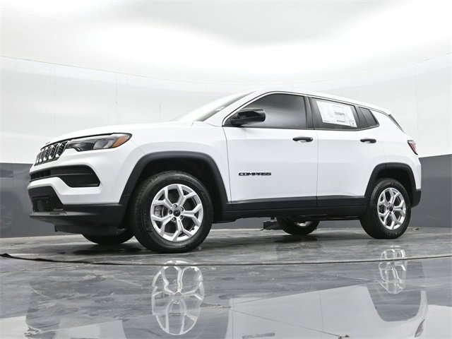 Used 2025 Jeep Compass Sport image 42