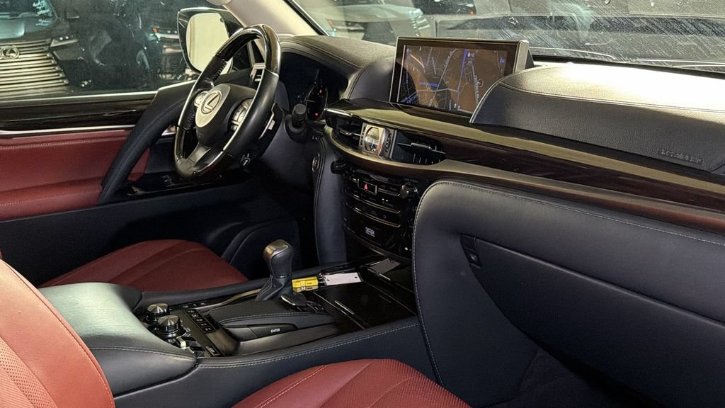 Used 2018 Lexus LX 570 4WD w/ Luxury Package image 11
