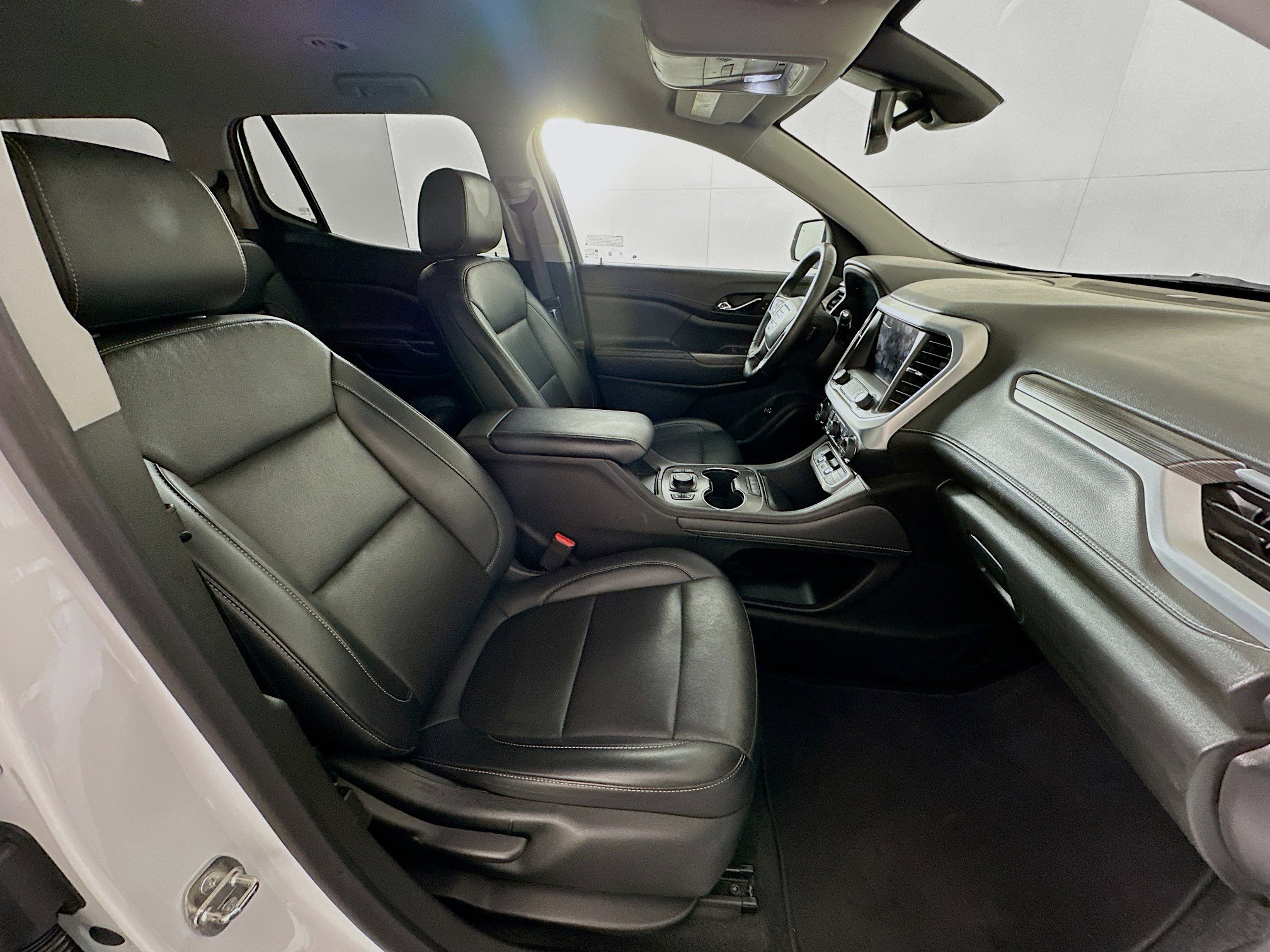 Used 2023 GMC Acadia SLT image 33