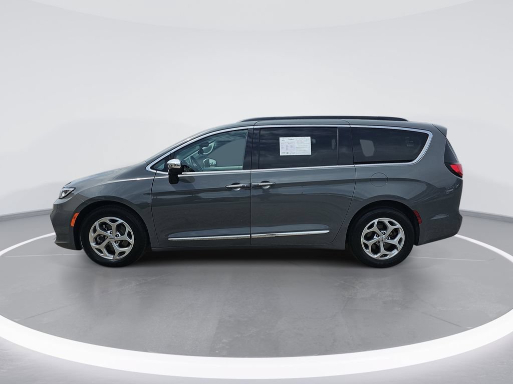 Used 2023 Chrysler Pacifica Limited FWD image 7