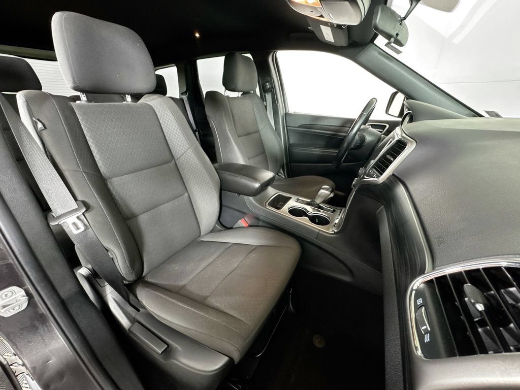 Used 2020 Jeep Grand Cherokee Laredo AWD/4WD image 26