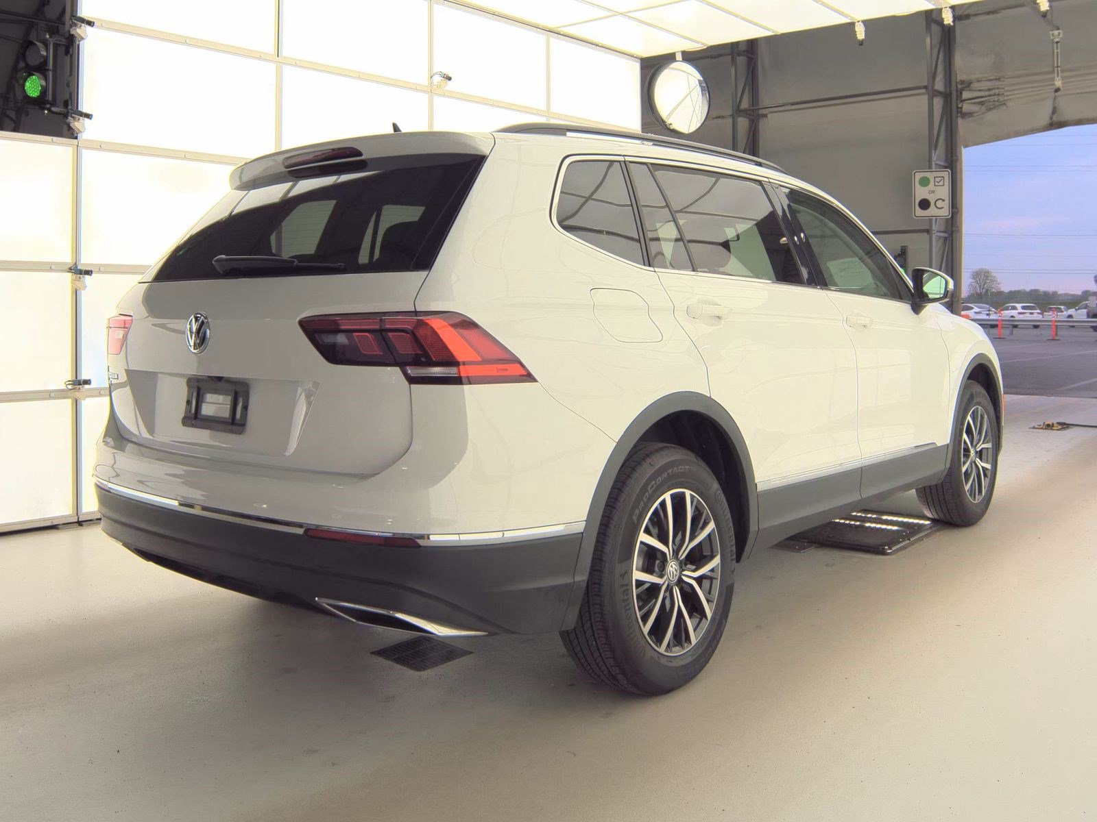 Used 2020 Volkswagen Tiguan SE FWD image 7