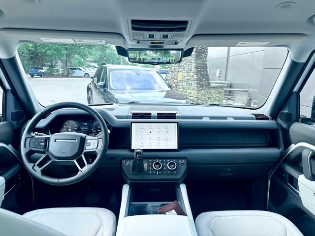 New 2025 Land Rover Defender 110 X-Dynamic SE image 12
