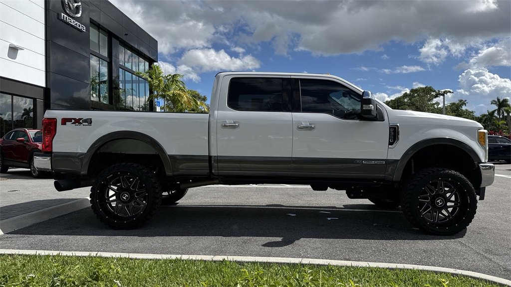 Used 2017 Ford F350 Lariat w/ Chrome Package image 24