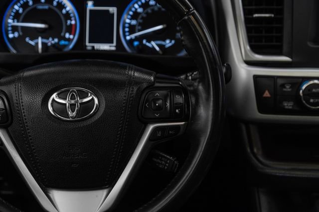 Used 2019 Toyota Highlander XLE image 14
