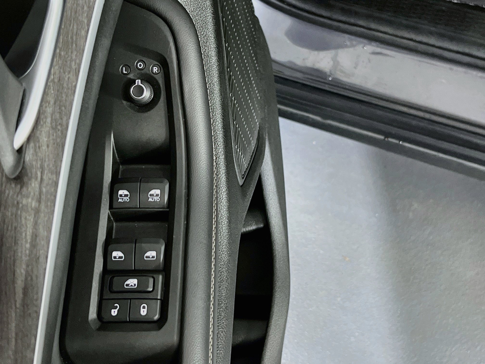 Used 2024 Jeep Grand Cherokee L Limited AWD/4WD image 18