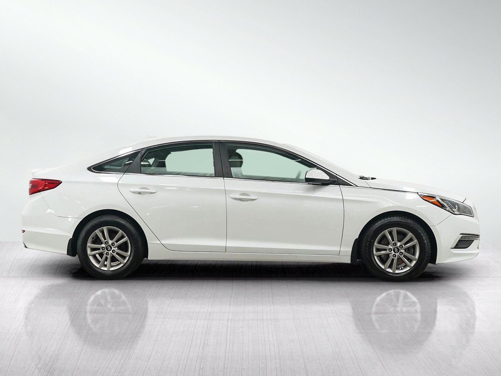 Used 2015 Hyundai Sonata SE w/ Option Group 09 FWD image 6