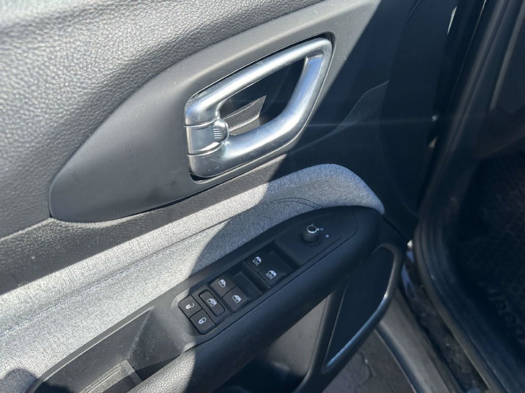 Used 2023 Jeep Compass Latitude w/ Convenience Group AWD/4WD image 17