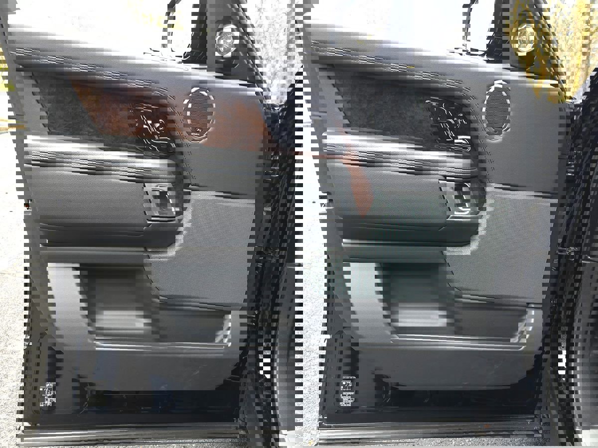 Used 2020 Land Rover Range Rover image 27