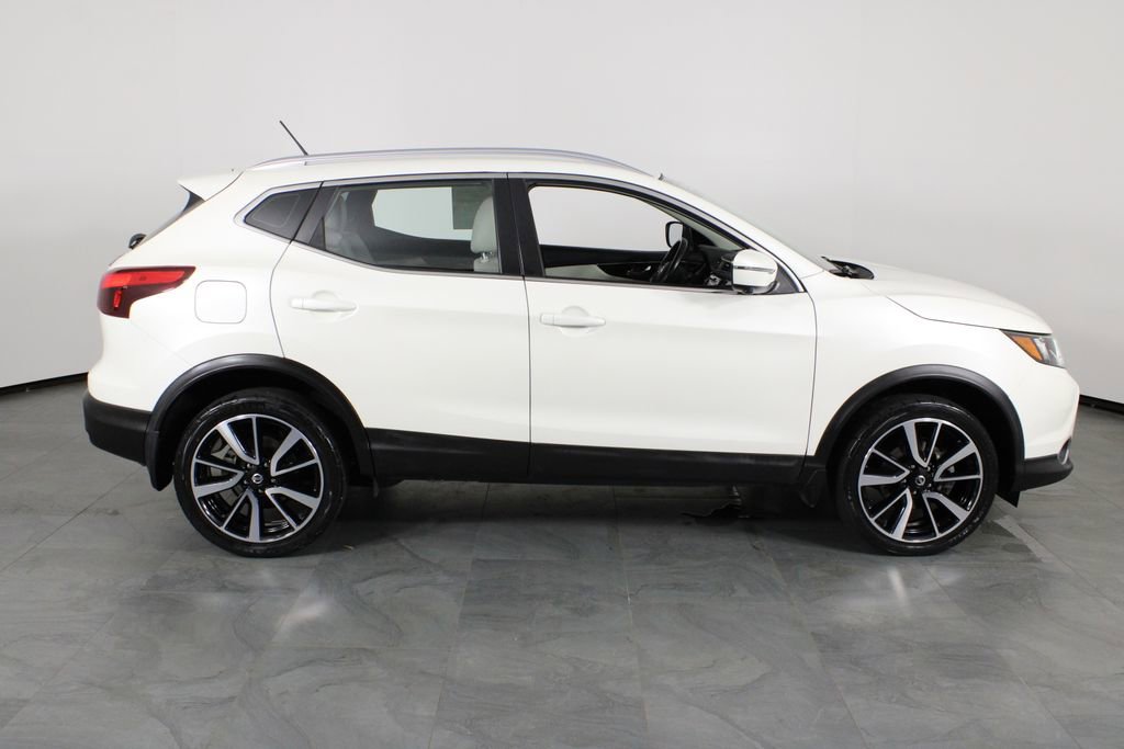 Certified 2017 Nissan Rogue Sport SL FWD image 15