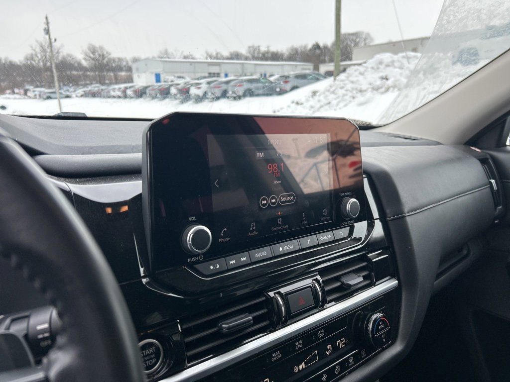 Used 2024 Nissan Pathfinder SV image 8