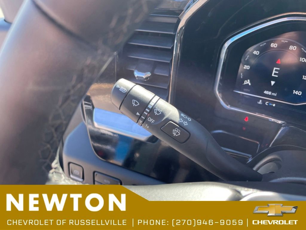 Used 2025 Chevrolet Silverado 1500 LT AWD/4WD image 6