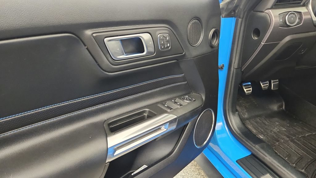 Used 2022 Ford Mustang GT Premium w/ GT Performance Package RWD image 16