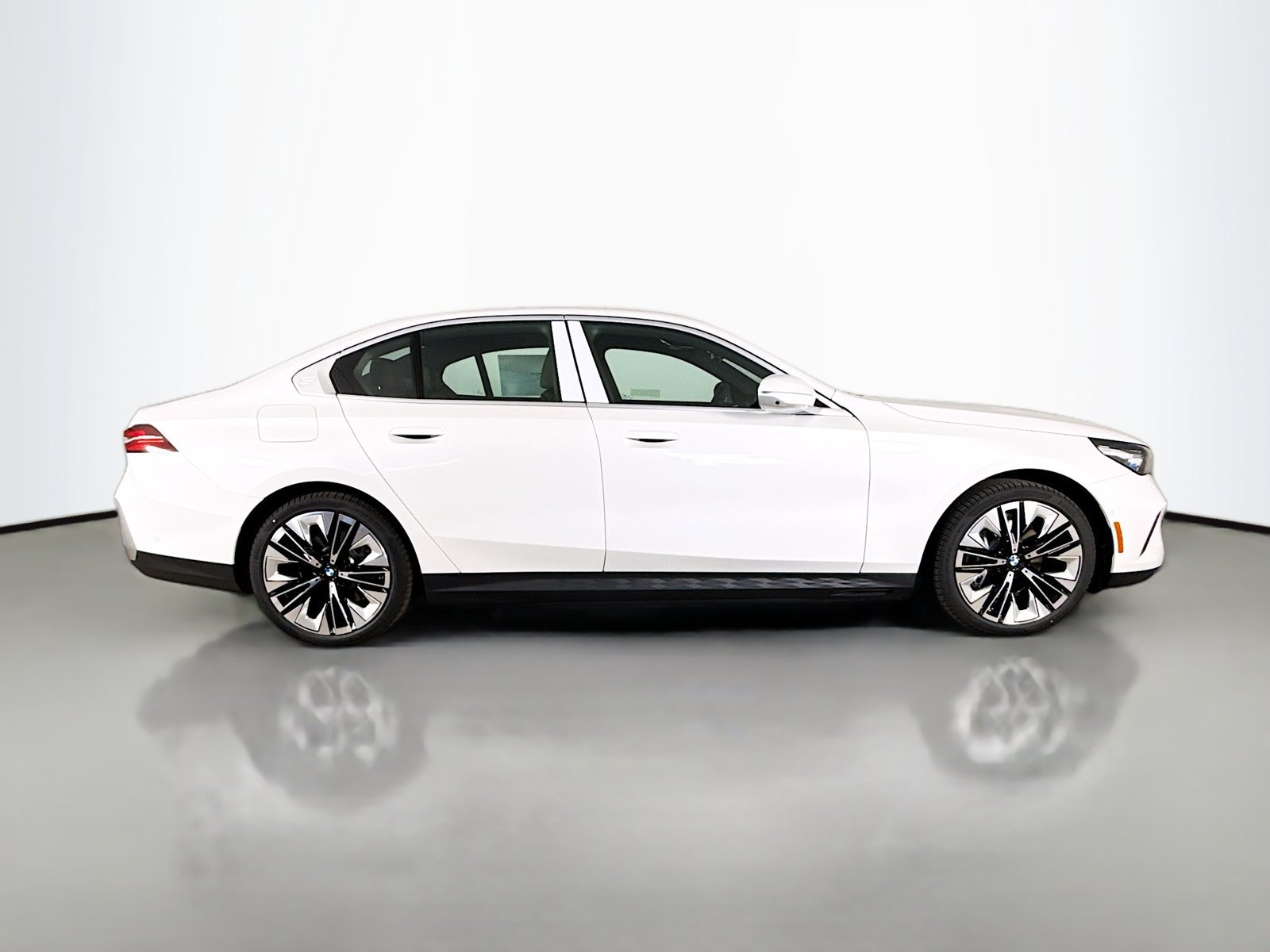 New 2027 BMW i5 eDrive40 RWD image 8