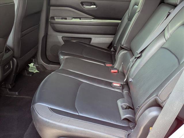 Used 2024 Nissan Pathfinder SL FWD image 19