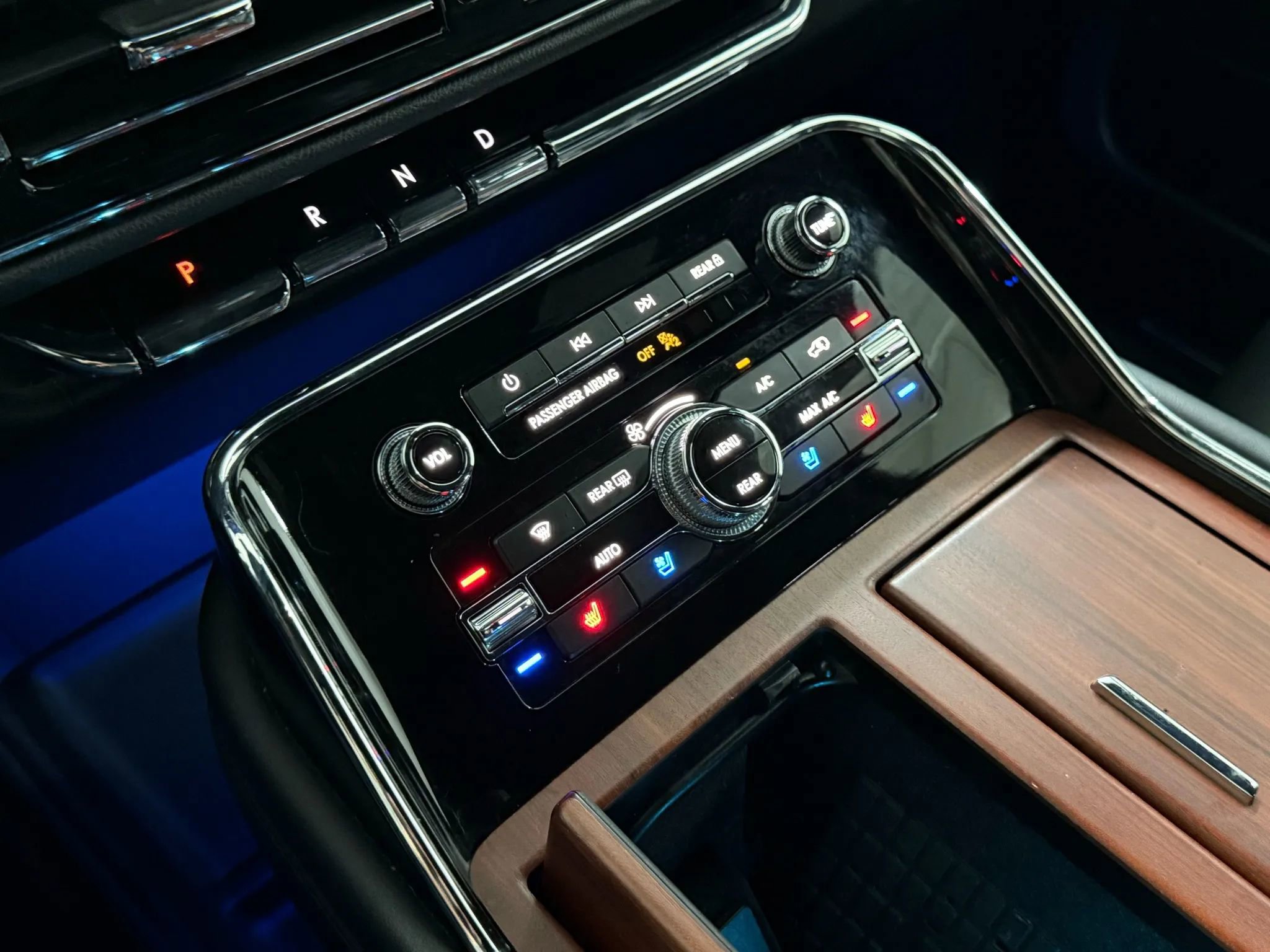 Used 2023 Lincoln Navigator L Standard Sport Utility 4D image 34