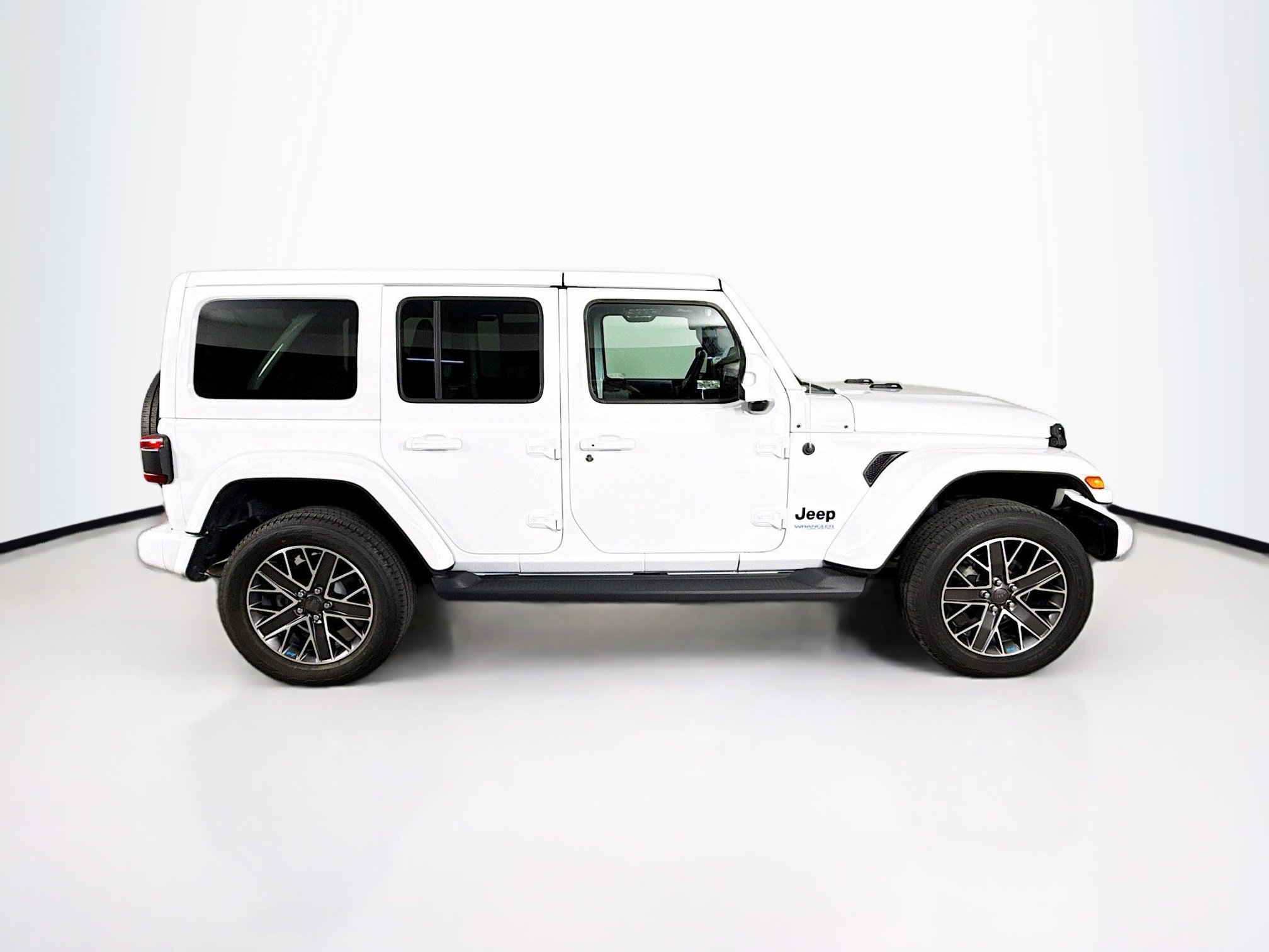Used 2022 Jeep Wrangler Unlimited Sahara image 2