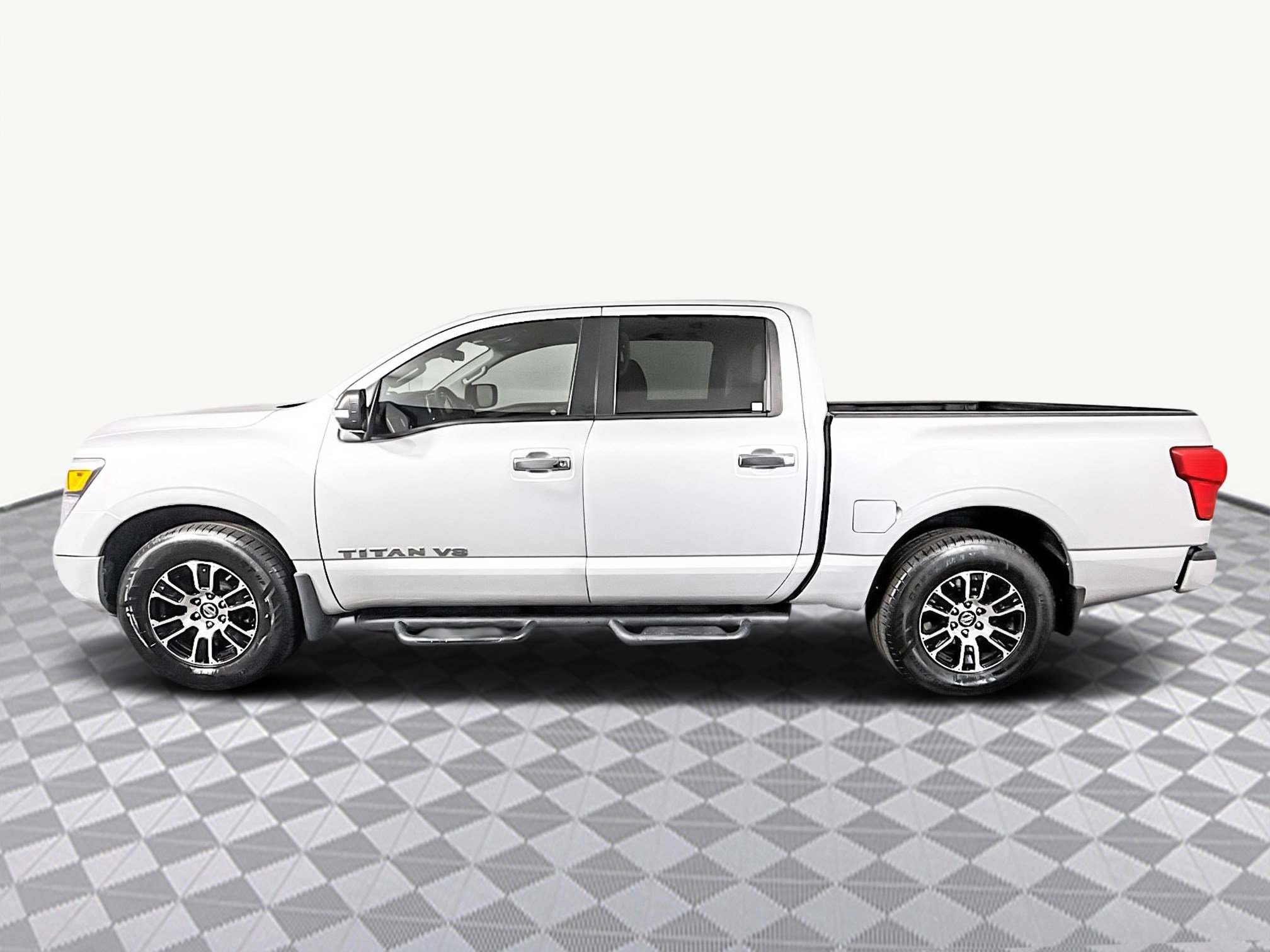 Used 2020 Nissan Titan SV image 6