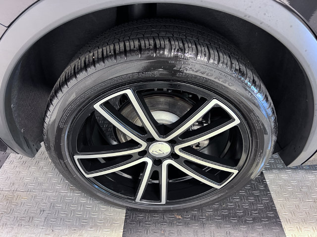 Certified 2024 Volkswagen Tiguan SEL R-Line AWD/4WD image 15