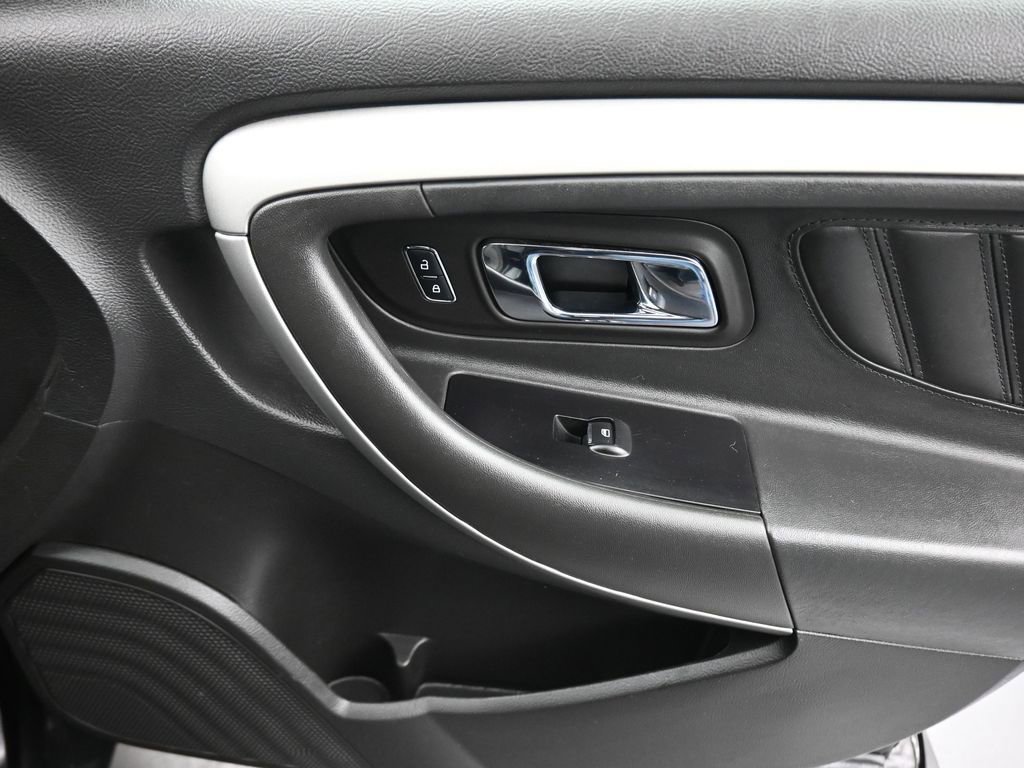 Used 2018 Ford Taurus SEL image 36