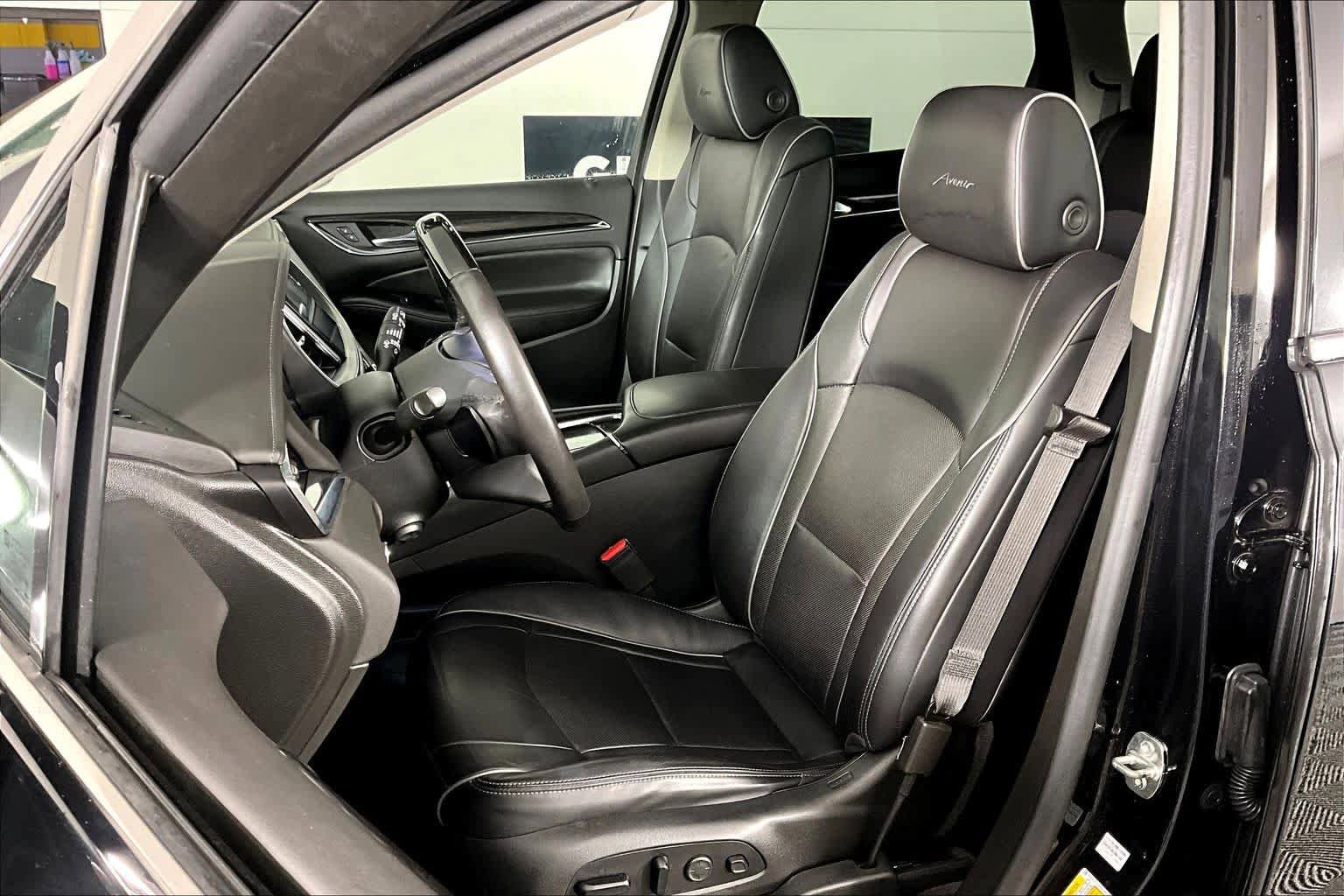Used 2020 Buick Enclave Avenir w/ Avenir Technology Package AWD/4WD image 8