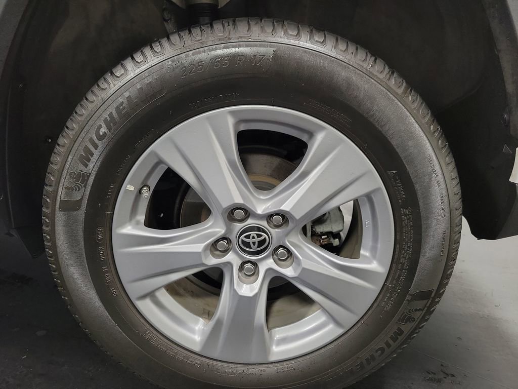 Used 2022 Toyota RAV4 LE AWD/4WD image 10