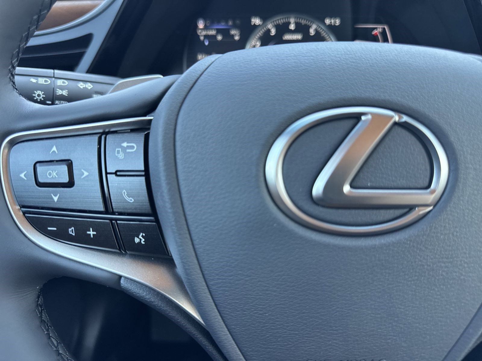 New 2025 Lexus ES 350 w/ Premium Package image 20