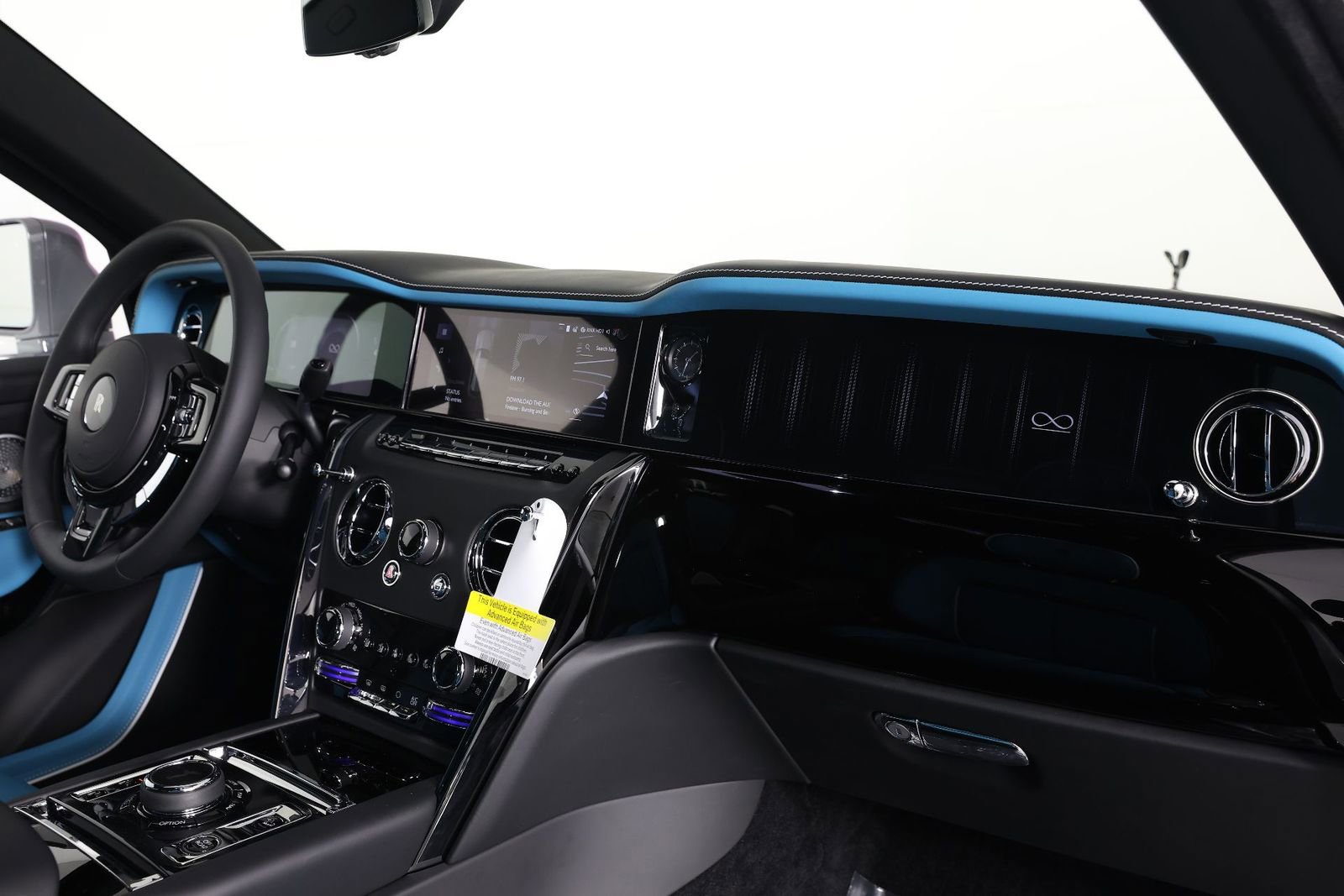 New 2026 Rolls-Royce Cullinan Black Badge image 25