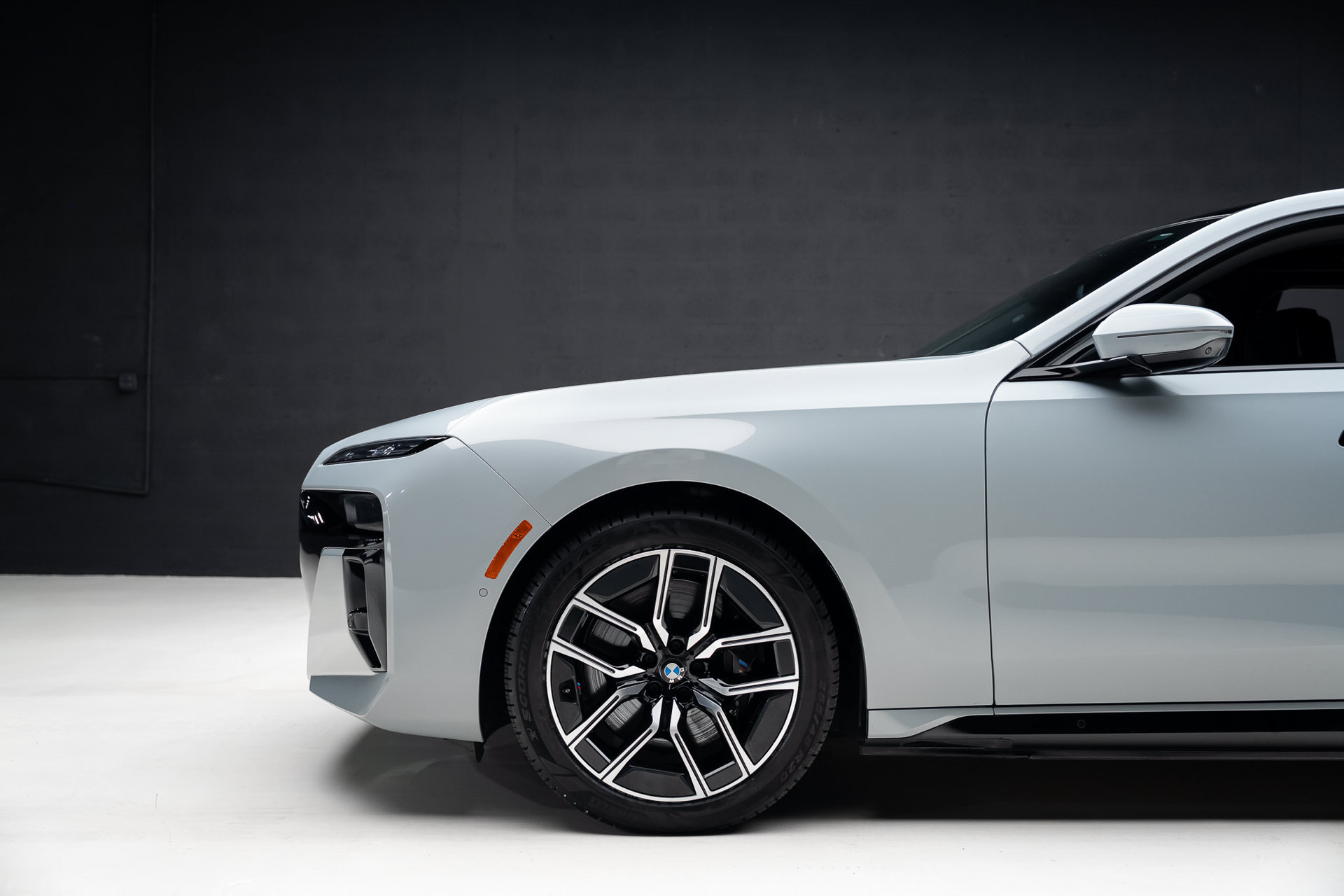 Used 2024 BMW i7 xDrive60 w/ Executive Package AWD/4WD image 19