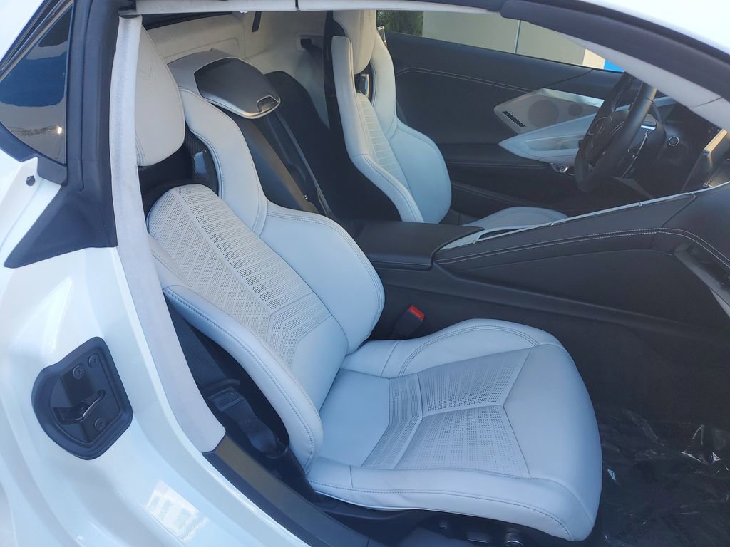 Used 2024 Chevrolet Corvette Stingray Premium Conv w/ Z51 Performance Package image 11