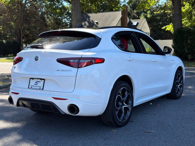 Used 2023 Alfa Romeo Stelvio Veloce AWD/4WD image 9