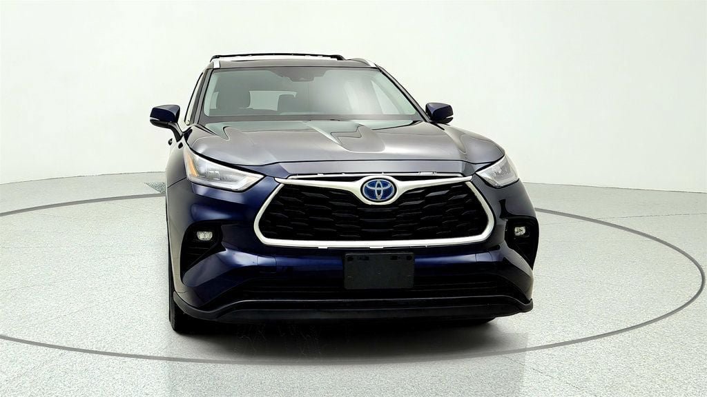 Used 2020 Toyota Highlander XLE FWD image 2