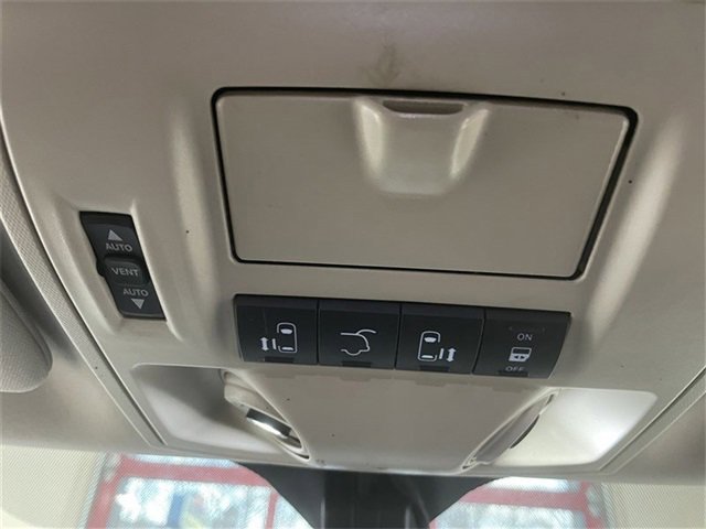 Used 2015 Chrysler Town & Country Touring-L w/ Driver Convenience Group image 14