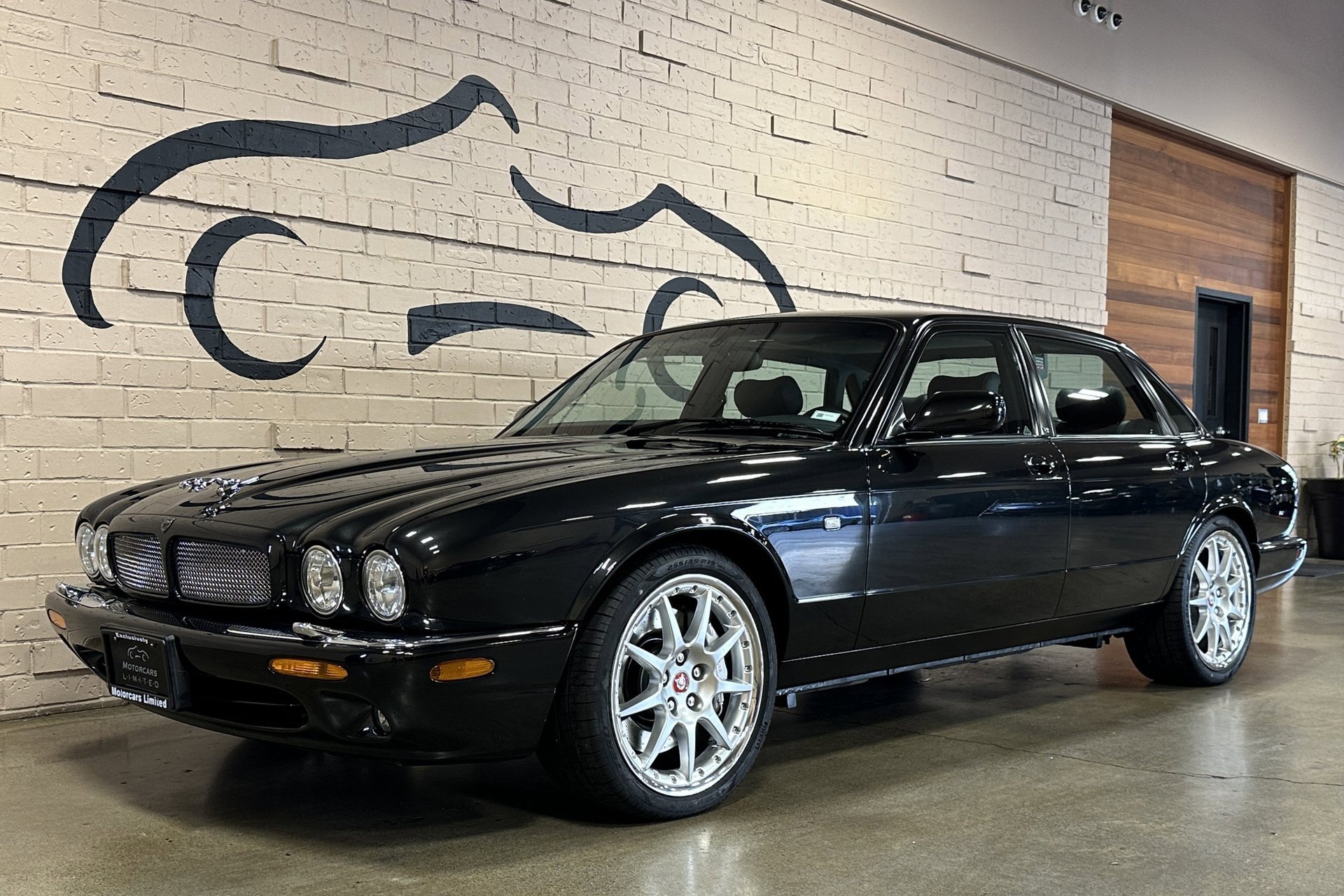 Used 2002 Jaguar XJ8 100 image 10