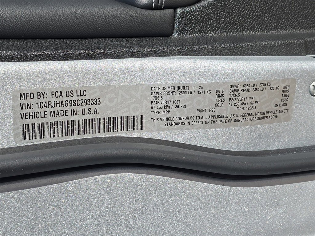 Used 2025 Jeep Grand Cherokee Laredo w/ Luxury Tech Group I image 34