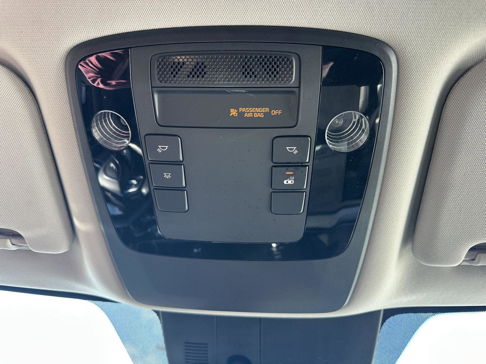 Used 2023 Kia Carnival LX w/ Paint Protection Package image 24