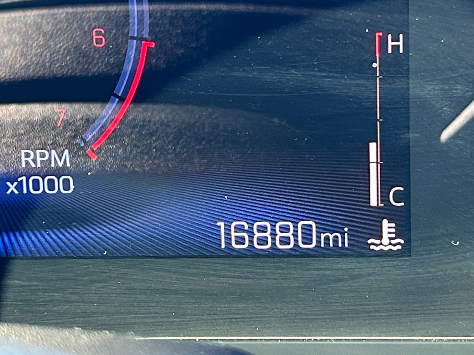 Used 2025 Chevrolet Trax RS w/ Sunroof Package image 2