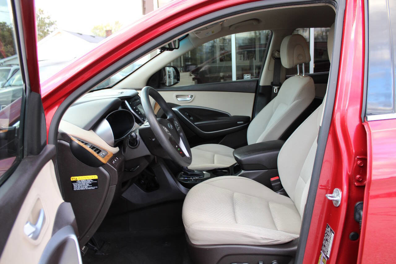 Used 2016 Hyundai Santa Fe SE w/ Cargo Package image 11
